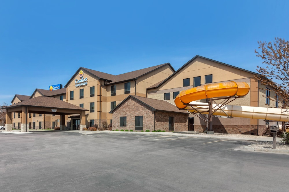 Mitchell Vacations - Comfort Inn And Suites - Property Image 2