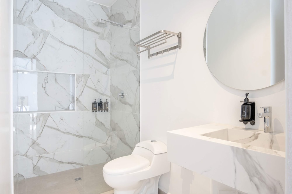 w Elegant 2BR w Majestic Terrace in CTG
