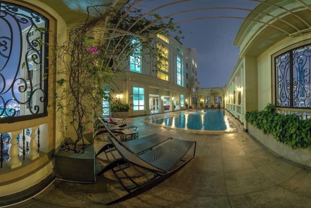 THE MANOR Premier Residence