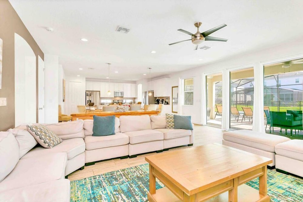 Super Size - 11br Spacious Home w Pool HOT TUB