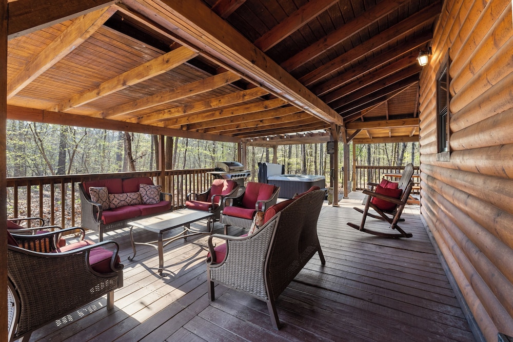 Broken Bow Family Cabin w/ Private Hot Tub! view 5