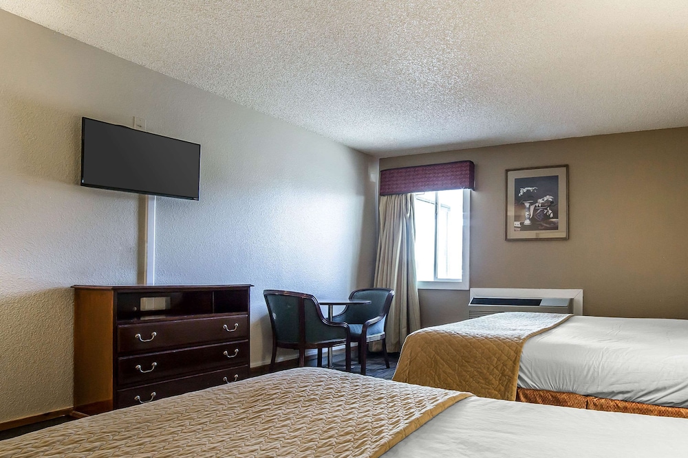 Cheyenne Vacations - Rodeway Inn Cheyenne I-80 East - Property Image 8
