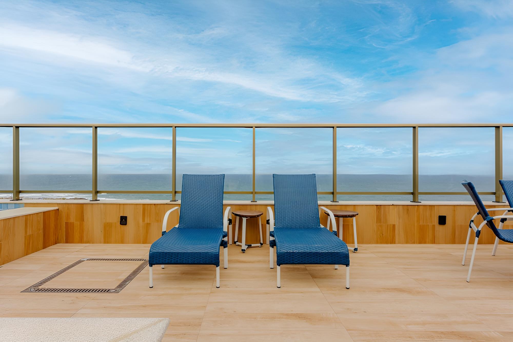 CZ01 Lindo Quarto e Sala com Vista Mar