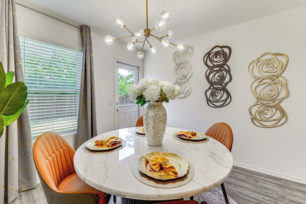 Modern Comforts + Fenced Yard: Princeton Retreat!