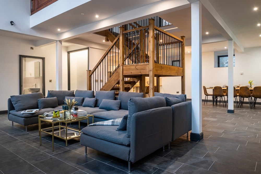 Beautiful 5 Bedroom Apartment in Capel Salem