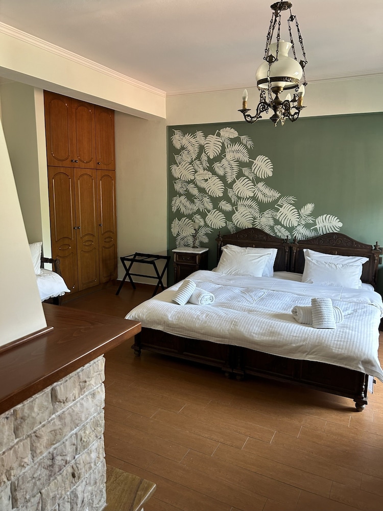 Aristarchos Lodge