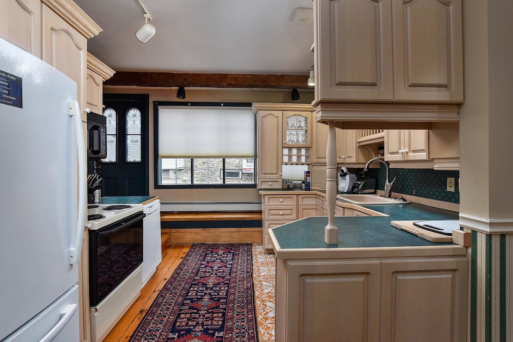 Brockville Vacations - The Noble Suites - Property Image 81