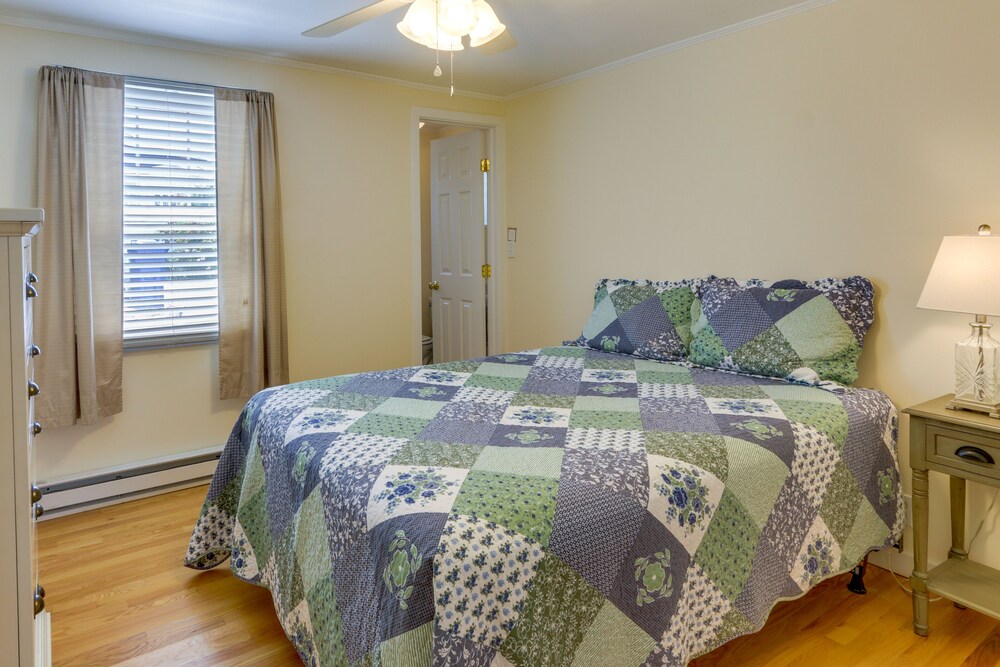 Cozy Westbrook Vacation Rental - Walk to Beach! view 5