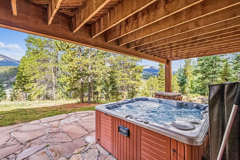 Little Bear Lodge 4 Bedroom Home