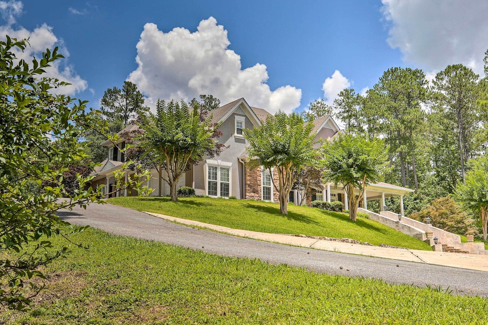 Secluded Acworth Mansion w/ Pool + Game Room!