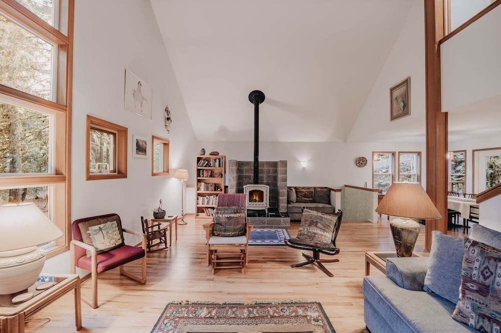 51sl - Ping Pong - Fireplace - D/w - W/d - Sleeps 8 3 Bedroom Home by RedAwning
