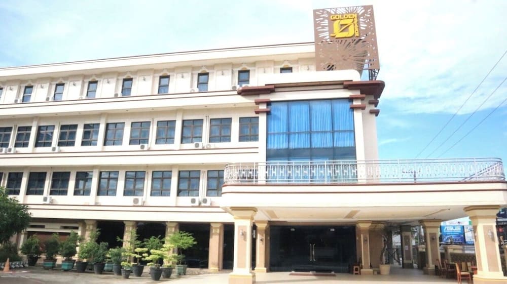 HOTEL GOLDEN SEASON