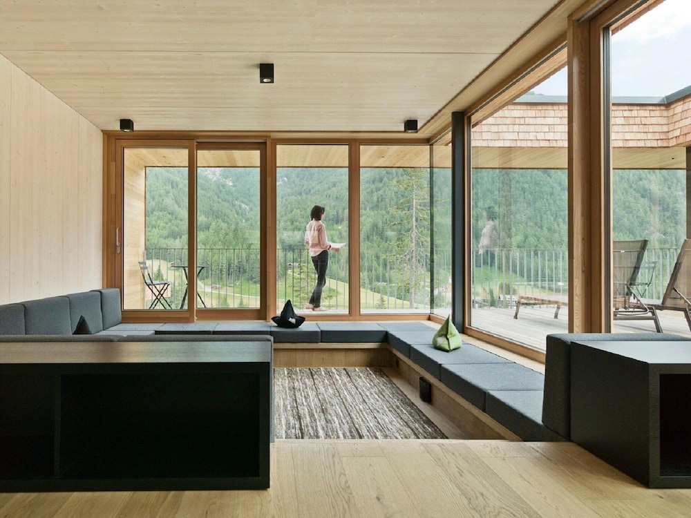 Chalet Resort Near Lake