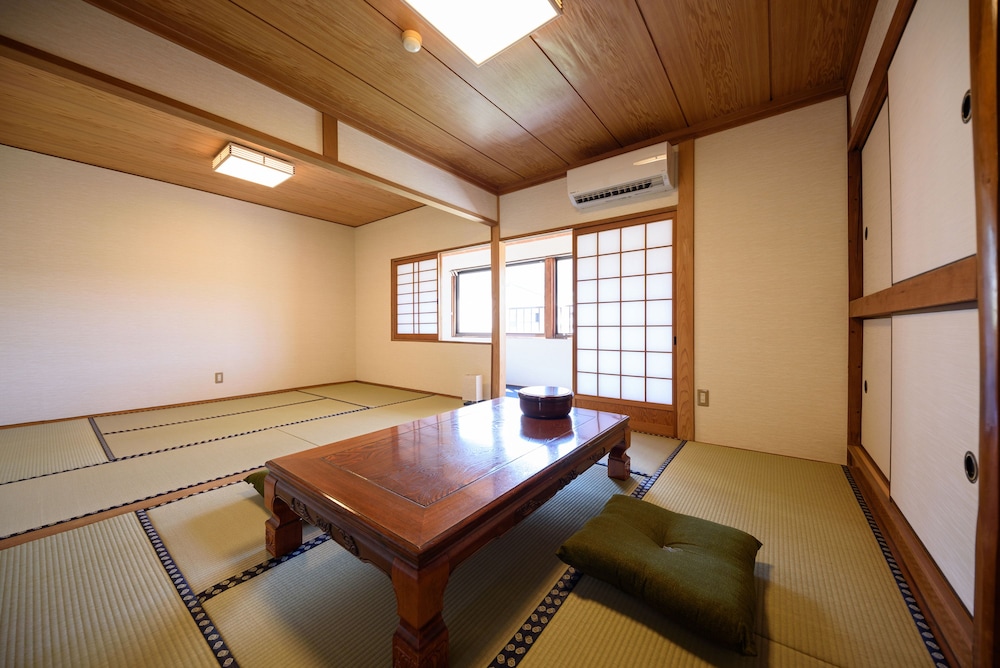 Yufuin Ryokan Okaeri