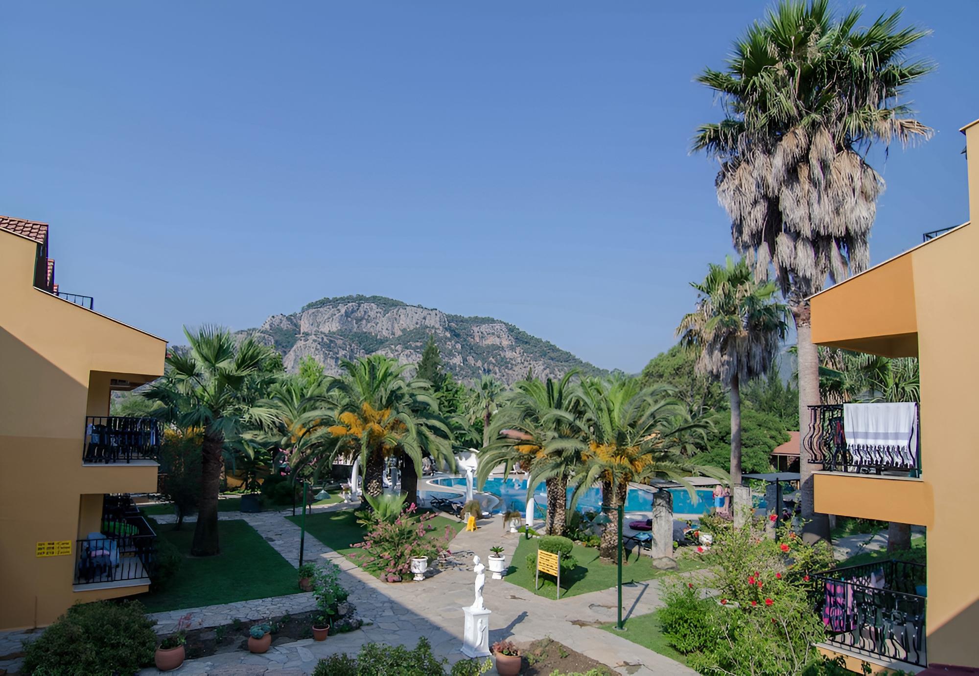 Hotel Holiday Calbis