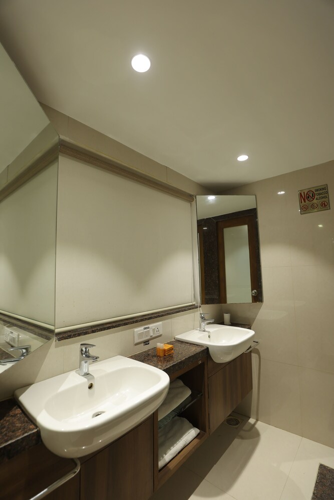 Hotel Shreeji Vatika-Airport Road