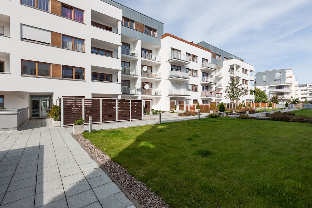Apartments Chelmonskiego by Renters view 3