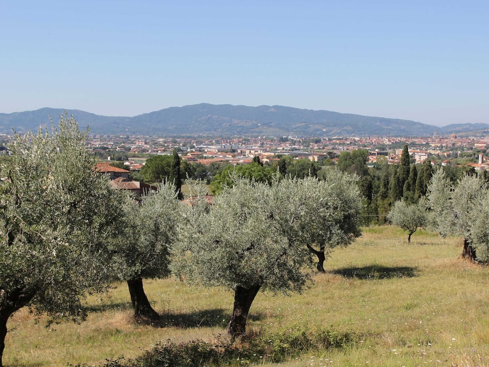 Simplistic Holiday Home in Pistoia With Terrace & Garden view 5