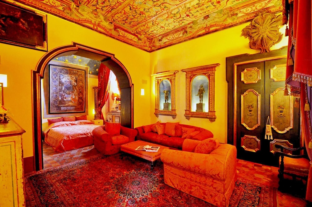 Palazzo Santa Croce in Positano view 3