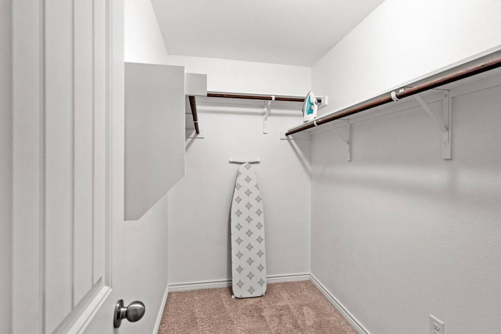 Sleeps 12 Private BRs Wifi Kitchen