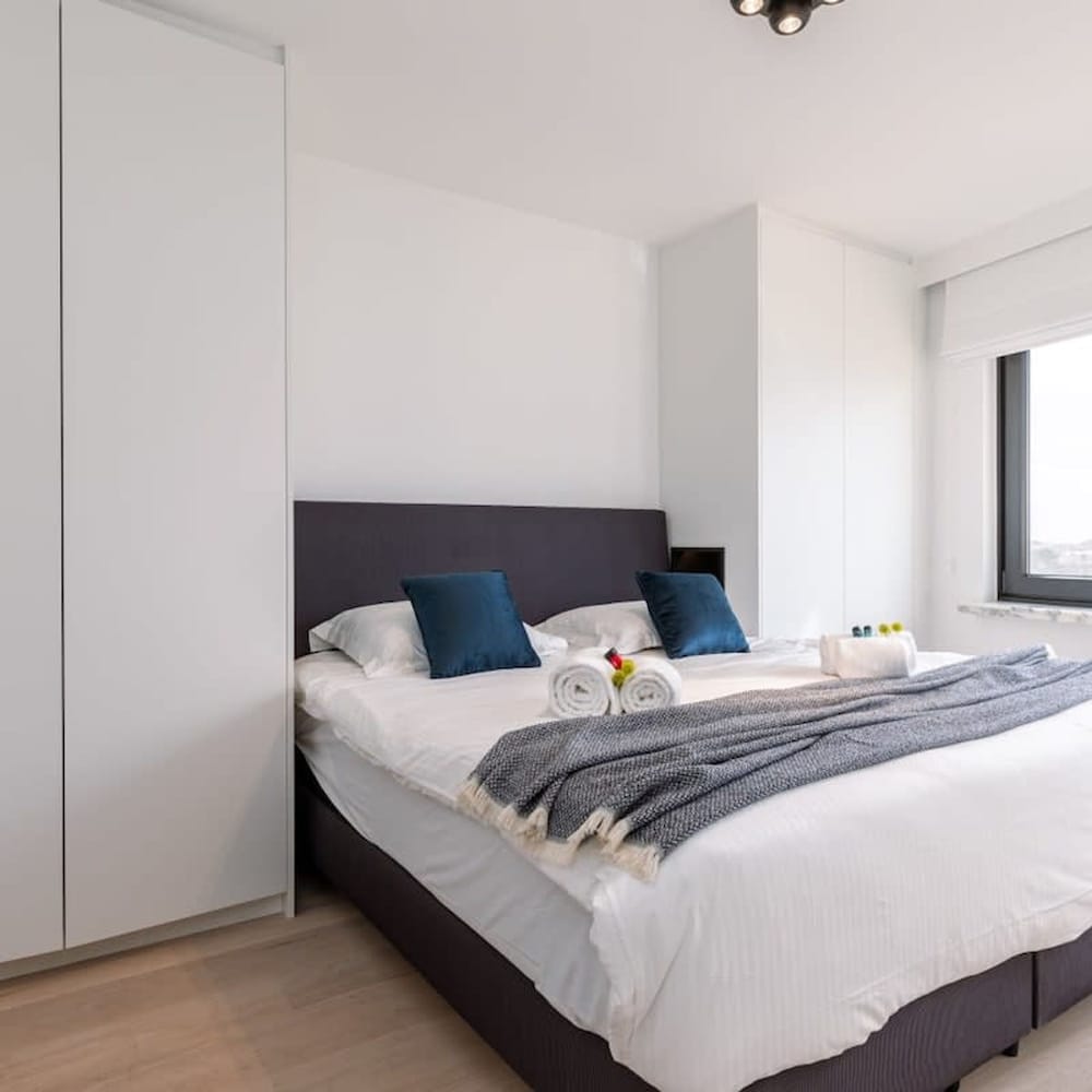 Renovated Apartment With sea View and Parking