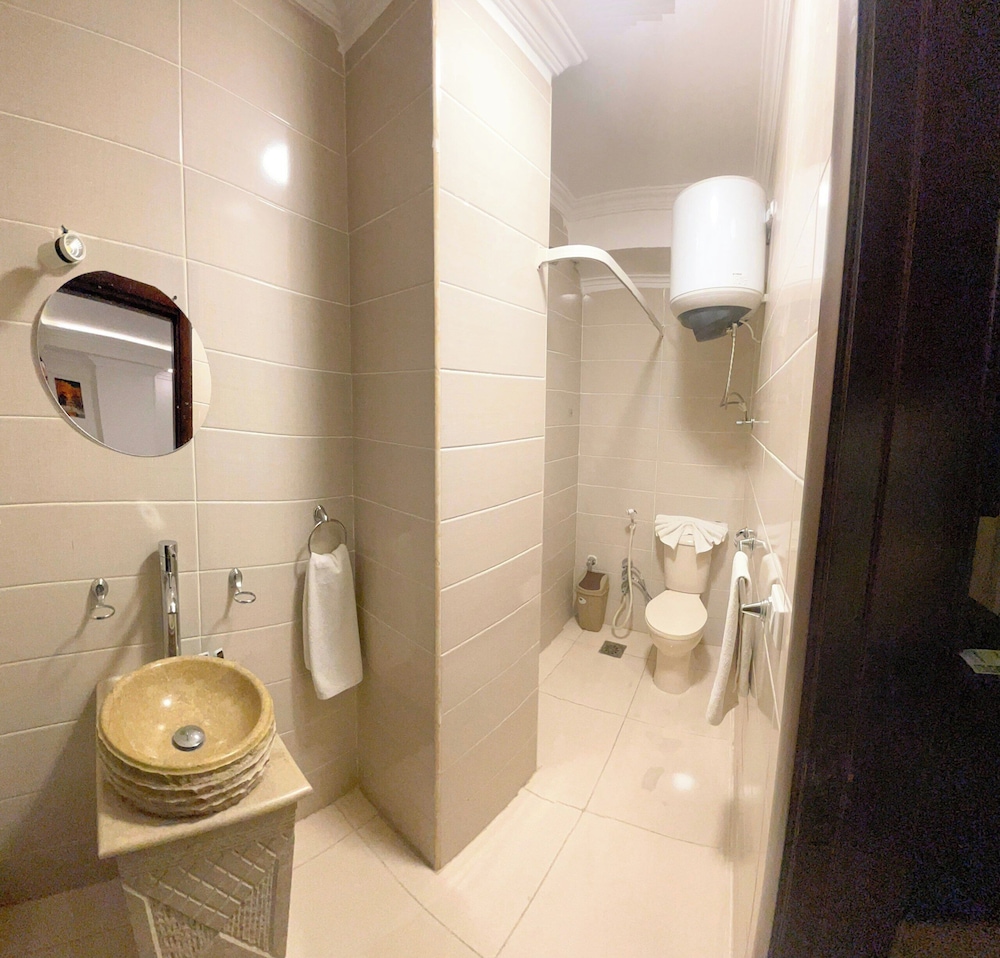 Pearl pyramids Inn