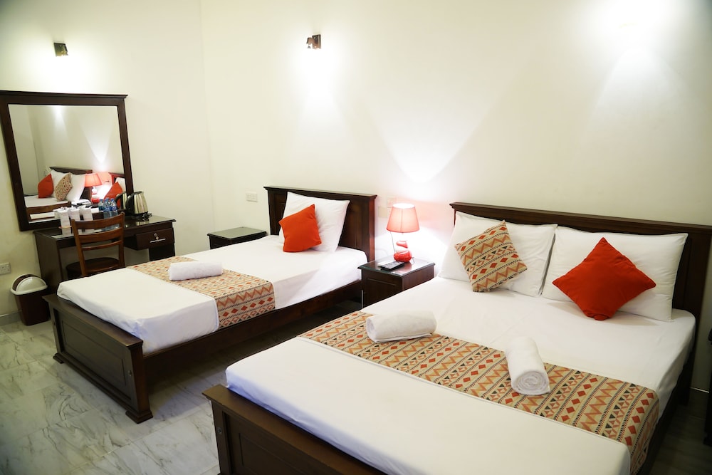 Moon Hills Hotel