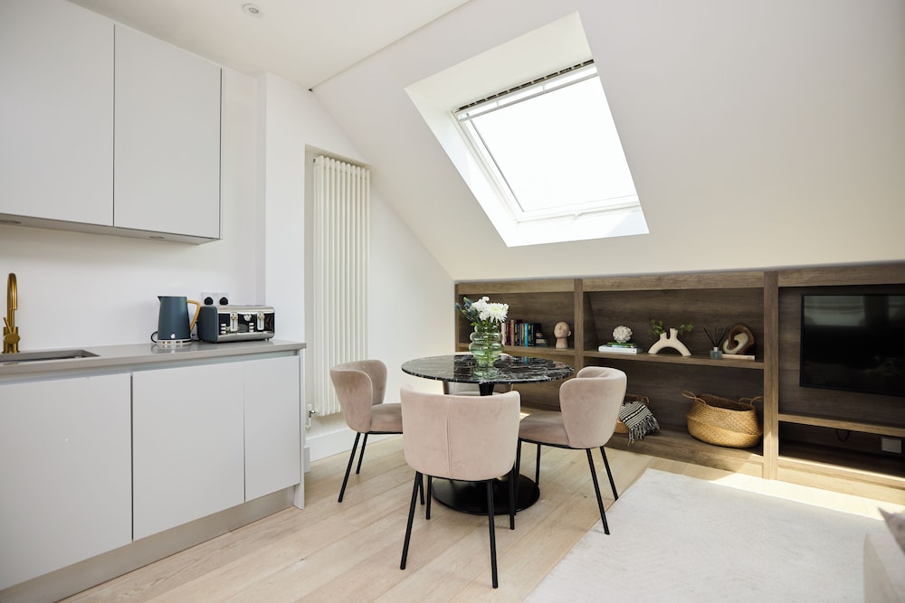 The Skylight One-Bed at Elspeth Road