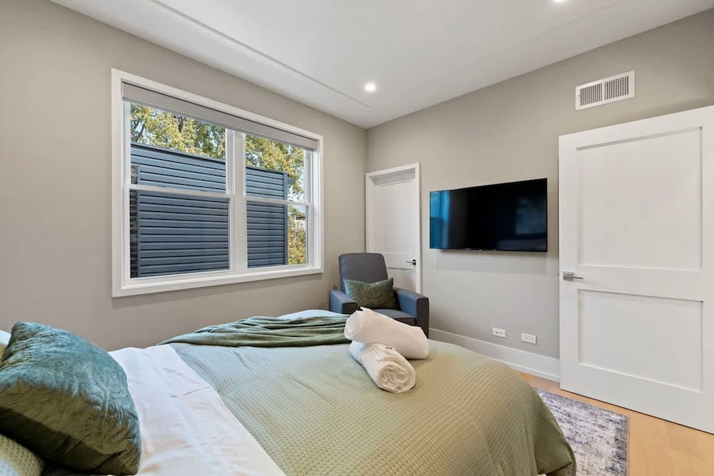 Stunning 5BR Home With 2 Rooftops Sauna Hot Tub
