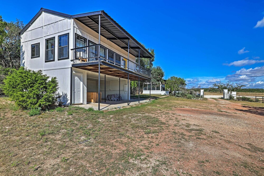 Chic Fredericksburg Retreat - Near Wineries!