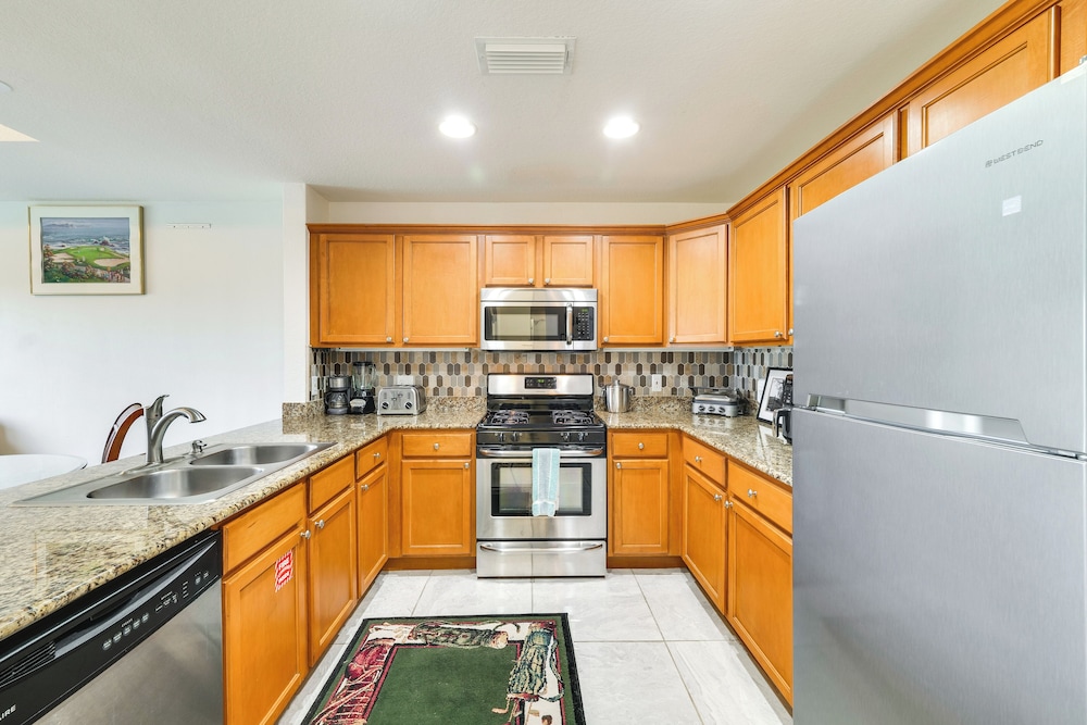 Golf Views: Kissimmee Condo on Reunion Course
