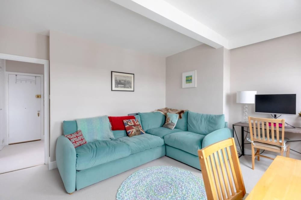 Quaint & Cosy 1 Bedroom Flat - Kensington Olympia!
