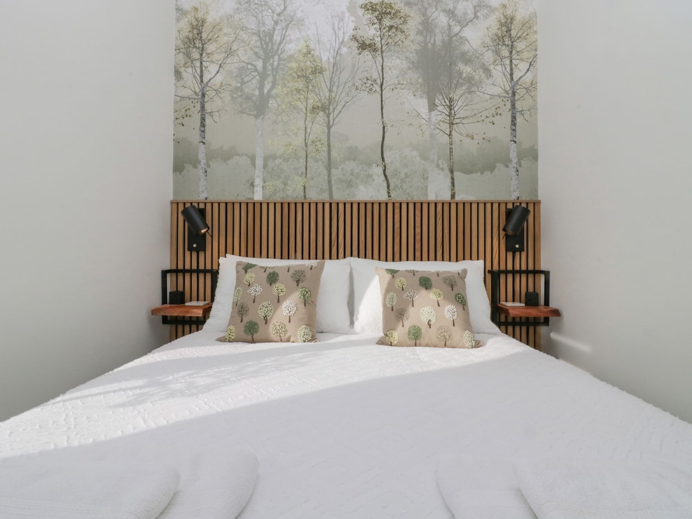 Watch Tree Apartment