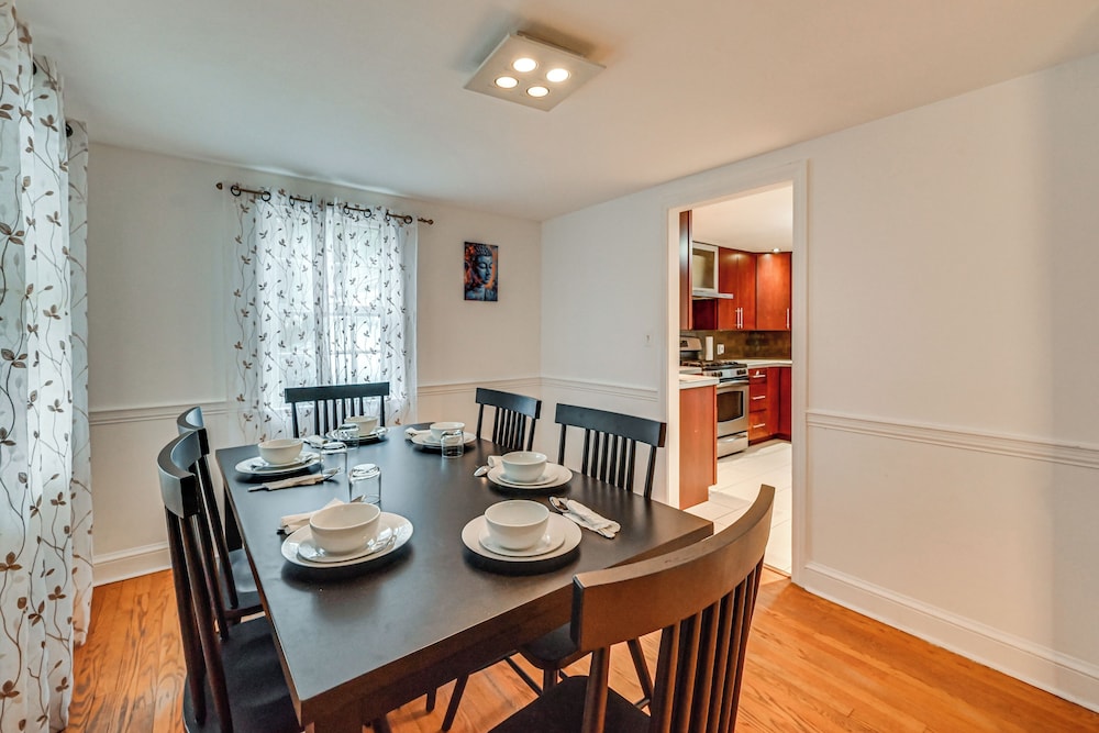 1 Mi to Connecticut River: Home w/ Large Backyard
