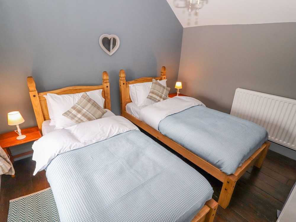 Woodland Cottage view 5