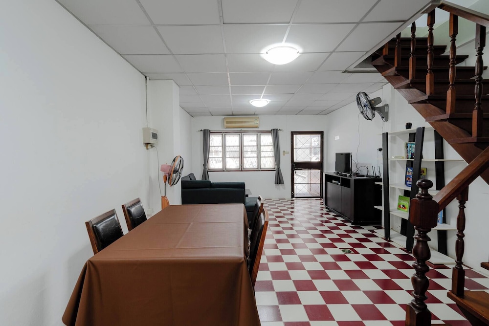 Charming 2-bedroom House in Hua Hin Soi 80,12-minute Walk to Beach