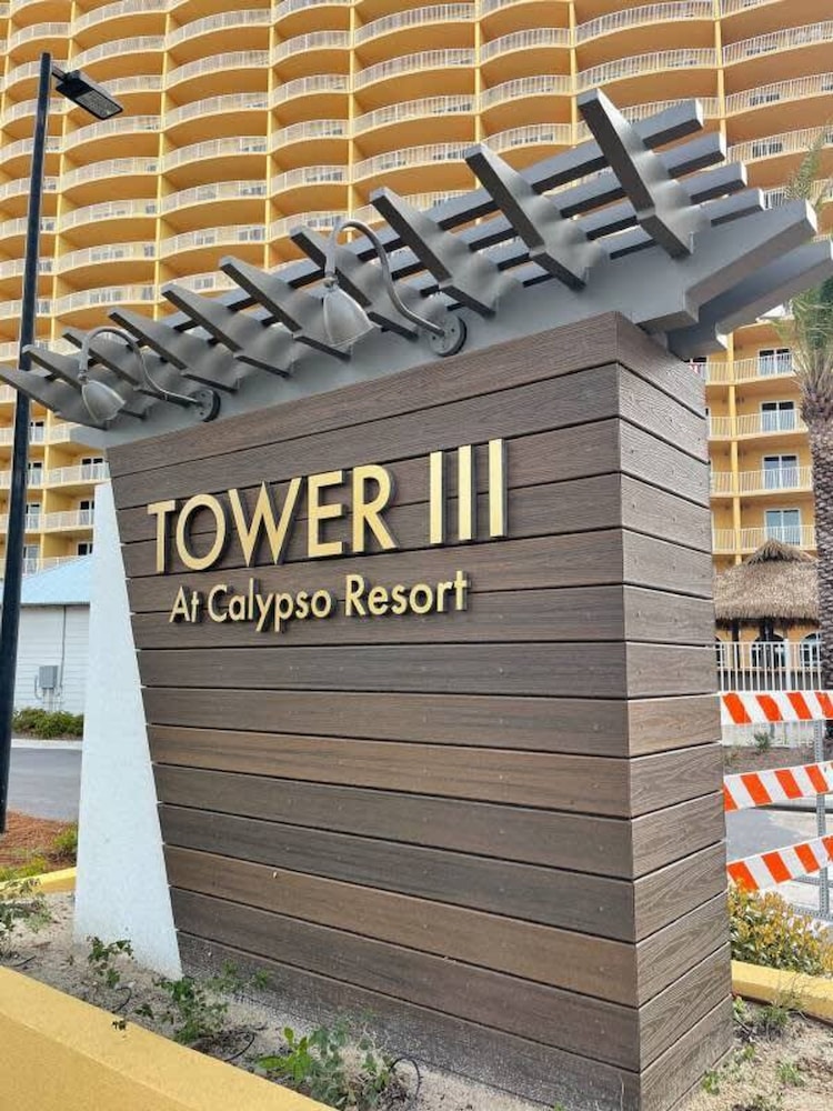 Fall Retreat Condo w Heated Pool Hot tub Pier Pk