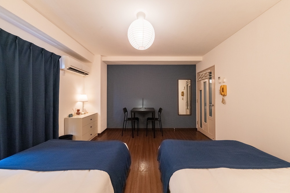 Namba West 5 connecting room