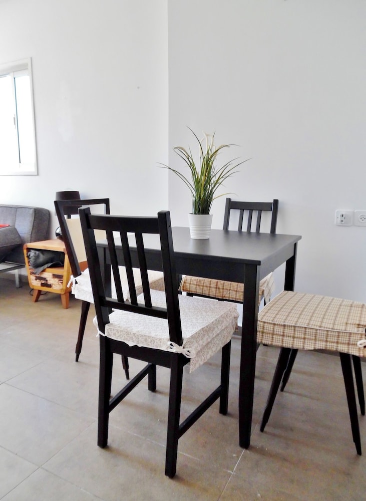 Super Central Stunning Roof 2BR Apt