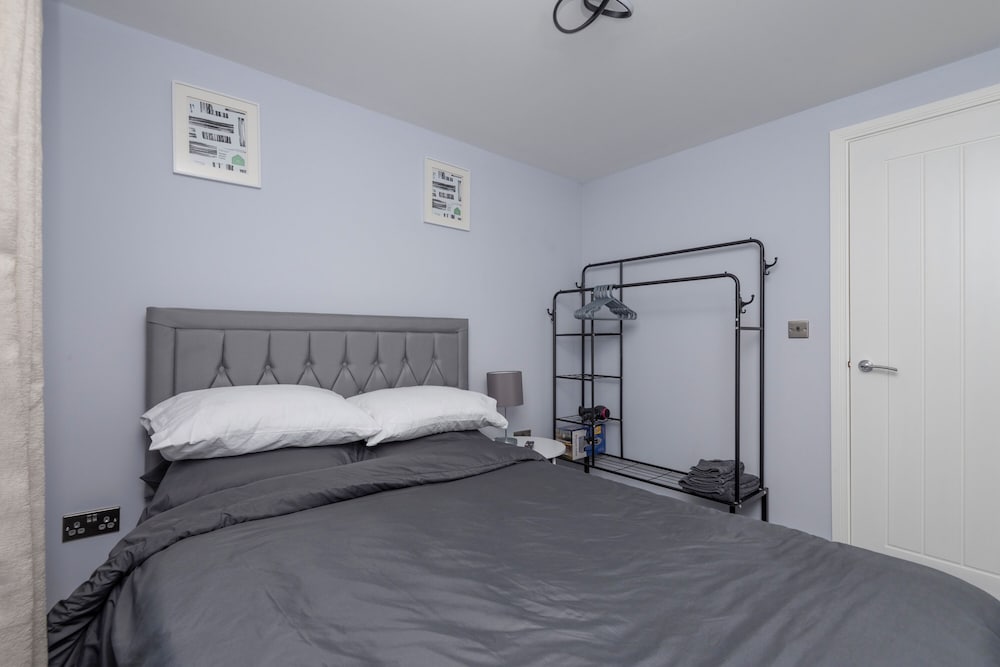 Stylish Elegant New Flat 5 Min from Crossrail