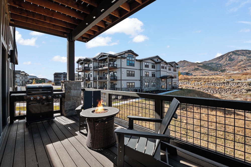 Mountain View Magic - Mayflower Lakeside