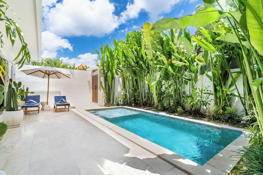 Eleven Villa Canggu - Calm Oasis with Pool and Privacy