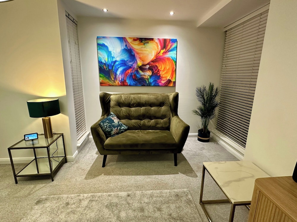 3 Bed-sleeps 6-garden-parking-pets