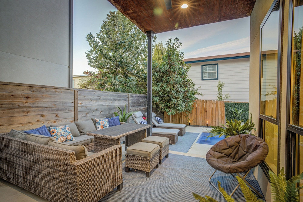 New Build, Private Pool, Near Pearl/riverwalk