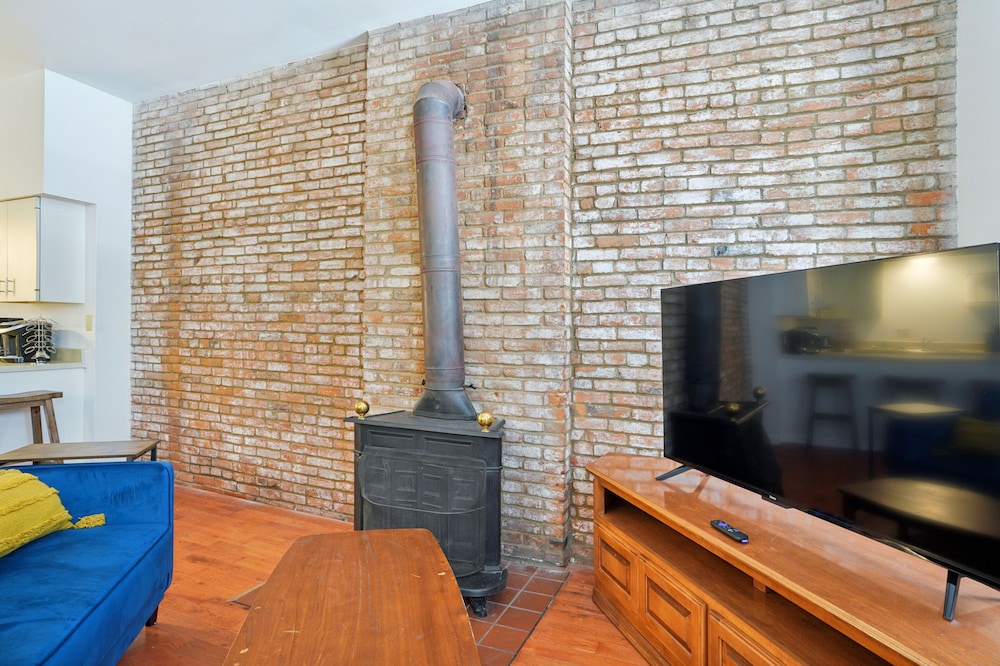 Charming Soulard Retreat With Historic Character 1 Bedroom Apts