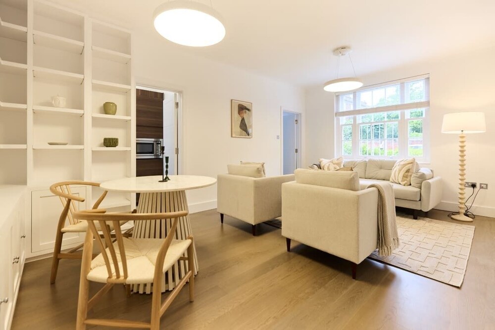 The Chelsea Square Crib - Bright 1bdr Flat