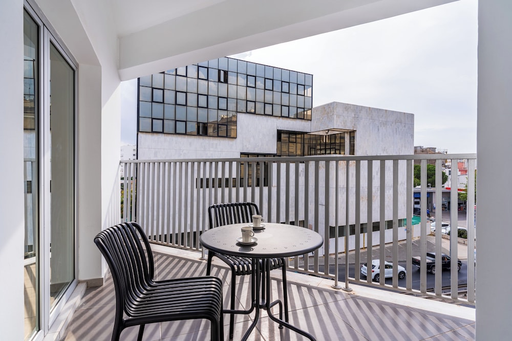 Local Host Living - Signature Apartments in Nicosia