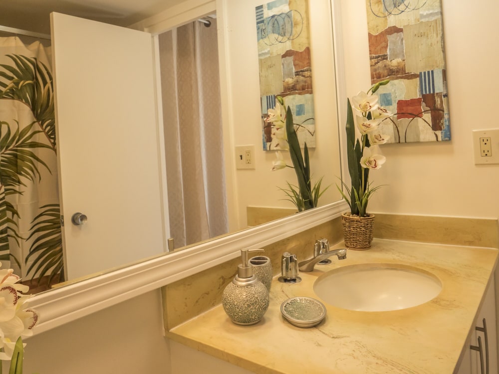 Tropical Studios at Marine Surf Waikiki