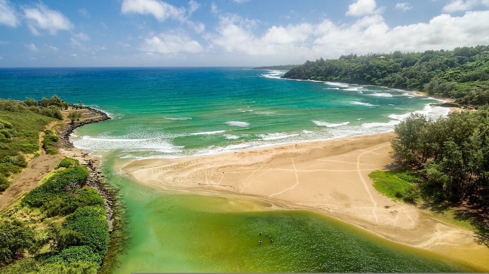 Sea Song in Kilauea With 4 Bedrooms and 6 Bathrooms