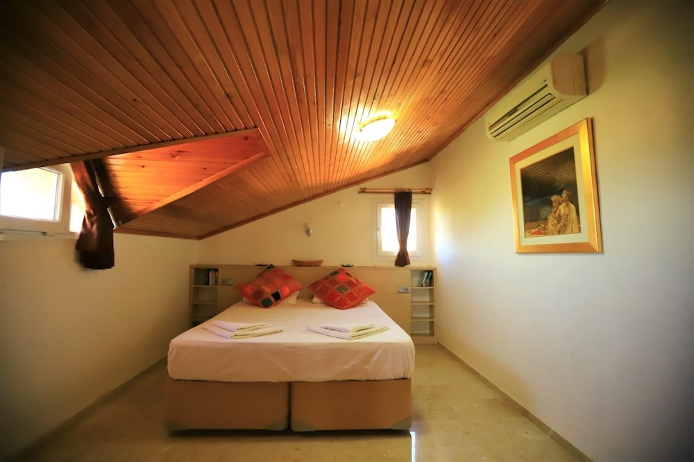 Villa Ruya,with Swimming Pool & Stunning sea Views view 3